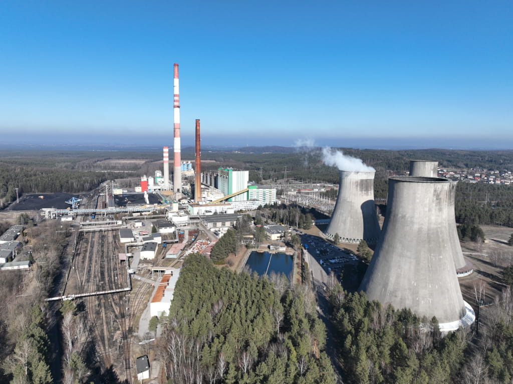 Oddział Elektrownia Siersza widok z lotu ptaka w tle chłodnie kominowe